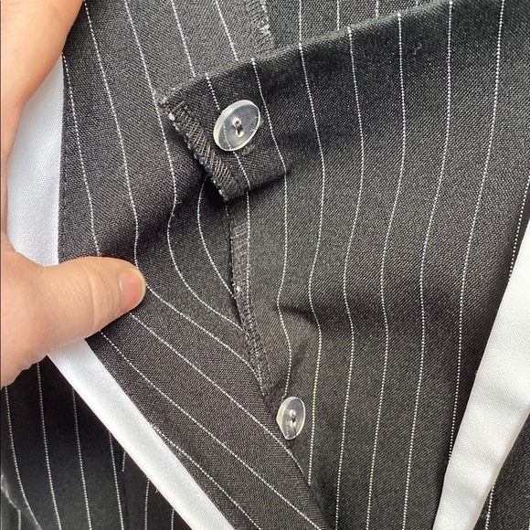 Dress Savvy Vintage Black Pinstripe Blazer with White Floral Detail - Picture 9 of 12